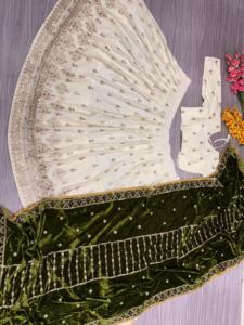 ชุดปาร์ตี้ที่สวยงามและได้รับความนิยมมากที่สุด lehenga พร้อมงานปัก, Jari และงานปักเลื่อมหนัก - Product Image 6