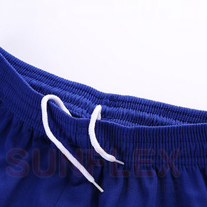 กางเกงฟุตบอลน้ำหนักเบา สวมใส่สบาย ระบายอากาศได้ดี แห้งเร็ว ผลิตจากโพลีเอสเตอร์ 100% เอวแบบรูดเชือก ปรับแต่งสี โลโก้ และชื่อทีมได้ - Product Image 4