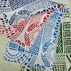 Tissus tissés en polyester 100% de 44 pouces de largeur prêts à être expédiés dans des couleurs vives et audacieuses et de beaux motifs - Product Image 3