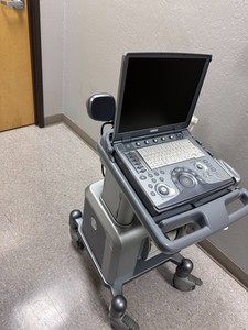 Appareil d'échographie vétérinaire GE Logiq E10 à vendre - Product Image 3