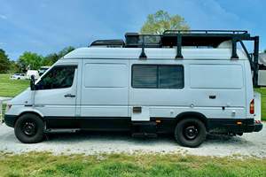 Camion Freig -htliner Spr -inter 2500 M-B Crui -ser d'occasion de 2003 - Product Image 3