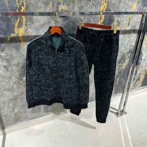 Vêtements de sport décontractés légers pour hommes Veste zippée et pantalon de jogging Ensembles deux pièces Tenue d'entraînement à la mode - Product Image 4