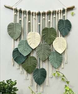 Macramé bohemio hecho a mano para colgar en la pared, diseño creativo de hojas verdes para decoración del hogar - Product Image 2