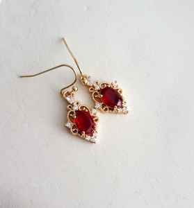 Boucles d'oreilles en argent sterling 925 plaqué or 14 carats avec pierre précieuse rouge rubis naturelle de coupe ovale et breloques pendantes en filigrane vintage - Product Image 1