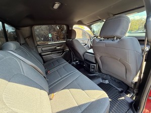 MÁS VENDIDO EN 2023 R-AM 1-500 CREW CAB 4X4 TRADESMAN TRANSMISIÓN AUTOMÁTICA ASIENTOS DE CUERO - Product Image 5