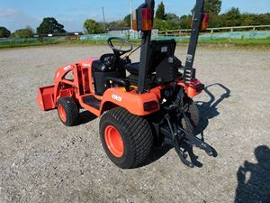 รถแทรกเตอร์ขนาดกะทัดรัด25hp 4x4ล้อของ Kubota BX2350พร้อมกับมอเตอร์ปั๊มเครื่องยนต์ดั้งเดิมในแคนาดาทั่วโลก - Product Image 3