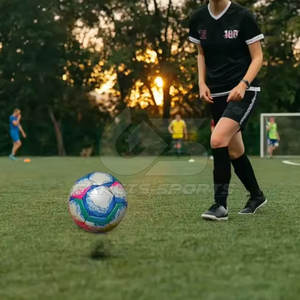Balón de fútbol promocional personalizado con impresión de logotipo, ideal para eventos, clubes y campañas deportivas - Product Image 4
