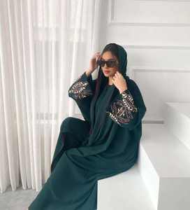 Abaya luxueuse en soie verte à manches longues anti-rides pour adultes, robe musulmane élégante pour femmes, travail de broderie magnifique - Product Image 2