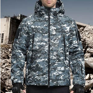 Chaqueta Táctica Ligera Resistente al Agua, Material Transpirable, Capucha Ajustable y Múltiples Compartimentos de Almacenamiento - Product Image 4