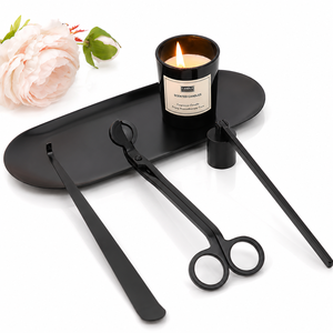Ensemble d'accessoires pour <span class=keywords><strong>bougies</strong></span> Outils Ciseaux à mèche en acier inoxydable noir Tondeuse Plateau d'extincteur <span class=keywords><strong>Kit</strong></span> d'entretien pour <span class=keywords><strong>bougies</strong></span> avec sac en flanelle - Product Image 4