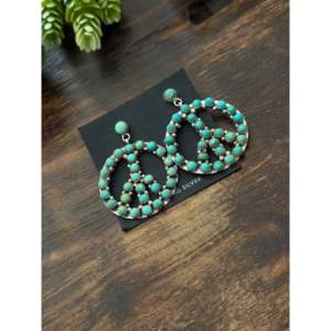 Boucles d'oreilles pendantes artisanales Navajo en turquoise de Kingman et argent sterling, motif signe de la paix, style cluster - Product Image 3