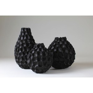 Juego de 3 Macetas y Jardineras Decorativas de Gran Tamaño con Diseño Martillado, Color Negro con Recubrimiento en Polvo, para Jardín y Vestíbulo de Restaurante - Product Image 1