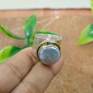 Bague en nacre, argent sterling 925, laiton, bague statement |   Bijoux faits à la main avec de grandes perles de pierre |   Cadeau de Noël - Product Image 5