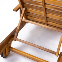 Chaise longue pliante en teck durable, design moderne, structure en bois massif, coussin en polyester, pour plage et jardin.