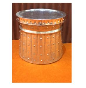 Taburete con forma de barril de Metal de hierro rústico plateado de estilo moderno con flores en relieve con asas colgantes para uso en interiores y exteriores - Product Image 4