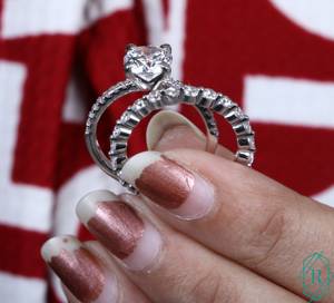 Juego de anillos de boda de platino con moissanita de corte redondo de 2,00 CT, anillo de compromiso nupcial Art Deco con claridad VVS y ajuste de punta - Product Image 4
