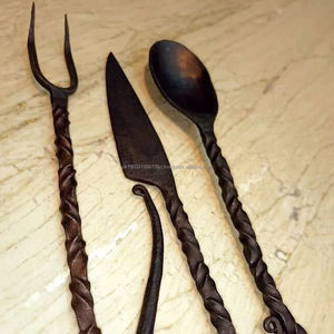 Juego de cubiertos antiguos Juego de cubiertos medievales hechos a mano Cena medieval Forjado a mano con sábana de cuero de alta calidad - Product Image 5