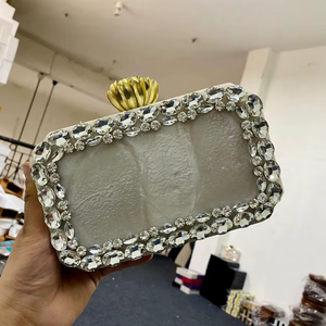 Bolso de Mano Cuadrado de Resina con Nombre Personalizado para Fiesta de Bodas con Opción de Logotipo Personalizado - Product Image 1