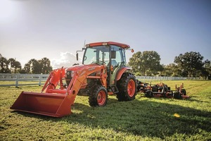 Tracteur agricole Kubota L425 25HP avec chargeur frontal LA225 rouge 4 roues motrices multifonctionnel - Product Image 2