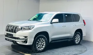 Prado GXR 2.7L (164 HP) 4WD (7 Plazas) de Primera Calidad, Excelente Estado, Mejor Oferta - Product Image 3
