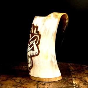 Jarra de Cuerno Vikinga de Lujo, Hecha a Mano con Cuerno de Búfalo y Plástico PC Desechable para Vino y Cerveza, CROWN FOODS INDIA - Product Image 1