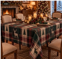Nappe de Noël promotionnelle brodée imperméable classique 100% coton, motif guirlande de sapins et cheval de carrousel, bordure rouge, luxe