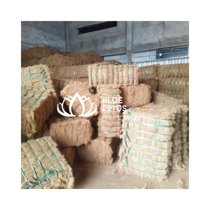 Vente Chaude Vietnam Usine Naturel Brun Couleur Sec Premium Fibre de Coco Noix de Coco Balles Blocs-Obtenez le vôtre maintenant! - Product Image 1