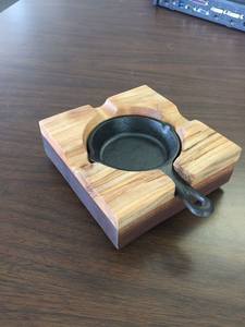 Cendrier en bois fiable fabriqué avec du bois de haute qualité offrant une durabilité et une utilisation à long terme - Product Image 3