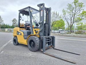 Montacargas Contrapesado Diésel CAT de 3 Toneladas 4X4 con Operación Sentado para Uso en Pavimento Exterior - Product Image 4