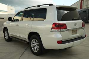 รถยนต์มือสองสำหรับขาย โตโยต้า แลนด์ ครุยเซอร์ ปี 2021 - Product Image 3