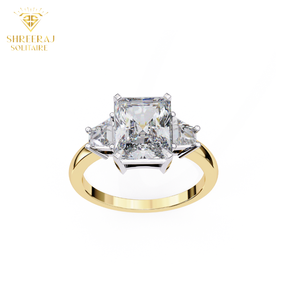 Bague solitaire de luxe pour femme, diamant taille radiant, trois pierres, 4,50 carats au total, certifié IGI, diamant de laboratoire CVD, personnalisable, en or massif 14K/18K - Product Image 1