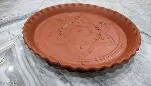 Assiette ronde en terre cuite naturelle de qualité standard pour servir et cuisiner avec une finition brillante et lisse et faite en Inde - Product Image 3