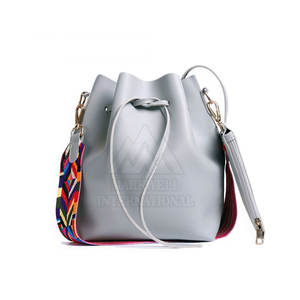 Service OEM Vente en gros Sac à main en cuir tendance Nouveau design Couleur unie Sacs à main en cuir tendance - Product Image 3