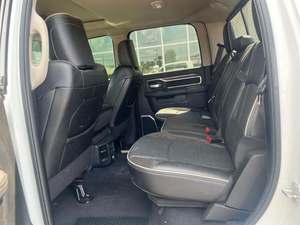 Dodge Ram 2500 Laramie Crew Cab 4WD 2024 Usada, Gasolina/Gasóleo, Turbo, Volante a la Izquierda, Ruedas Cromadas, Asientos de Cuero, Techo Panorámico Automático - Product Image 6