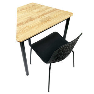 Table trapézoïdale de style Lego CB68169 et chaises en plastique avec pieds en fer - Product Image 3