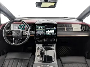 SUV M8 AWD 2024, Bajo Kilometraje, Transmisión Automática, Volante a la Izquierda, Asientos de Cuero Oscuro, Techo Panorámico - Product Image 4