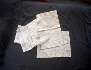 "Manteles individuales clásicos de algodón de lino con esquinas ingleteadas y dobladillo de puntos blancos" - Product Image 3