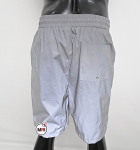 กางเกงขาสั้นผู้ชายแบบพรีเมี่ยมสีทึบโพลีเอสเตอร์100% สีสะท้อนโลโก้ตามสั่งคอลเลกชั่นฤดูร้อนขายส่งจากไฮสตรีท - Product Image 3