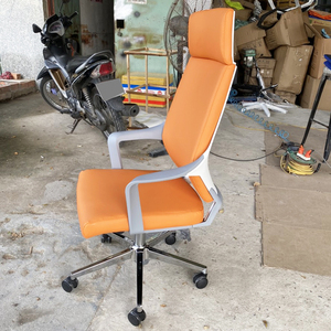 Sedia da Ufficio Contemporanea MF6101A con Schienale Alto, Rivestimento in Ecopelle di Lusso, Poggiatesta Regolabile, Base in Metallo Cromato per Uffici - Product Image 4