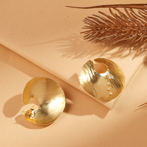 Modernos Pendientes de Botón Abstractos de Aleación Chapada en Oro para Mujer, para Aniversario u Ocasiones Especiales, Venta al Por Mayor - Product Image 1