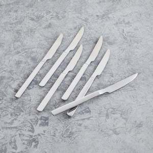 Couteau à beurre élégant en argent: une touche de luxe pour votre table Couteau à beurre classique en argent parfait pour servir avec style - Product Image 4