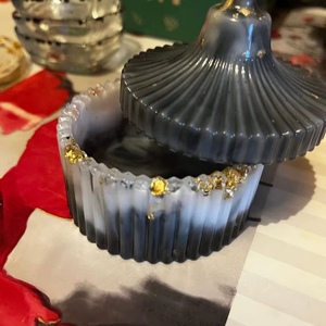 Ensemble de pots en corne avec plateau, style animal fait à la main, objet d'art de collection pour la cuisine et les cadeaux par HF Industries - Product Image 1