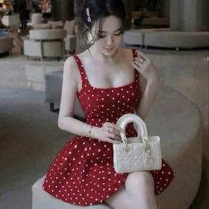 Robe longue d'été élégante pour femmes à manches courtes parfaitement alliant élégance, confort, décontracté et formel pour divers événements Maxi - Product Image 1