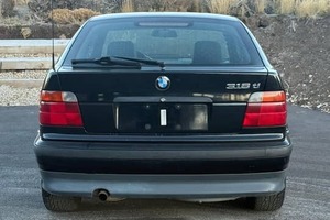 BMW 318ti Turbo R15 2024 Usado, Coupé Compacto de Cuero Oscuro, Eficiente para la Ciudad, Opción Inteligente en Venta - Product Image 4