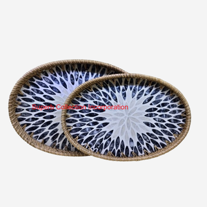 Plateau de service en rotin rond fait à la main avec incrustation de nacre et poignées en bois plateau en osier décoratif pour la décoration intérieure cuisine - Product Image 2