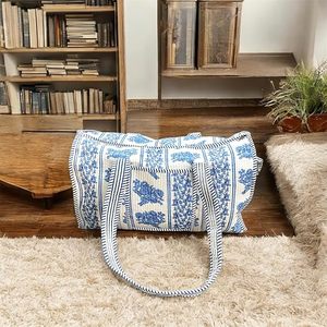 Bolsa de Viaje de Algodón Acolchada con Bloques de Color, con Correa de Hombro, para Fin de Semana, Deportiva, Duradera, de Lujo, Multiusos (Azul Blanco) - Product Image 2