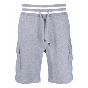 กางเกงขาสั้นผ้าคอตตอนแนวสตรีทของผู้ชายใส่สบายสำหรับฤดูร้อนผ้า100% มีหลายกระเป๋าโลโก้ตามสั่งบริการ OEM 2024 - Product Image 1