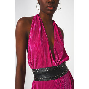 Mono largo plisado de satén fucsia con cuello halter para fiesta - Product Image 2