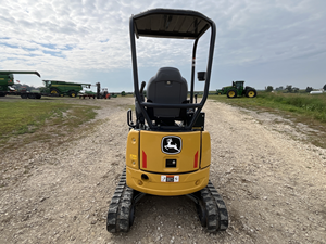 Nouvelle mini-excavatrice John Deere 26G 17 puissante, équipement sur chenilles pour travaux agricoles, aménagement paysager, creusement de fossés et travaux de construction. - Product Image 5