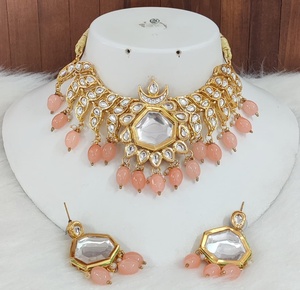 Ensemble de collier en perles Kundan pour femmes, parfait pour les mariages, les tenues de soirée, les célébrations festives, ensemble de collier traditionnel indien - Product Image 4